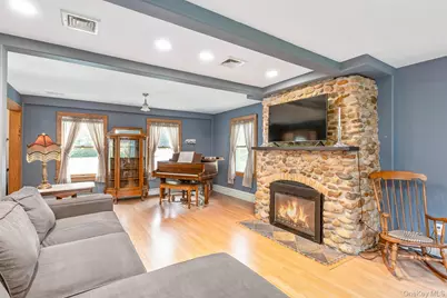 127 North Street, Manorville, NY 11949 - Photo 9