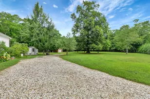 127 North St, Manorville, NY 11949 - Photo 25