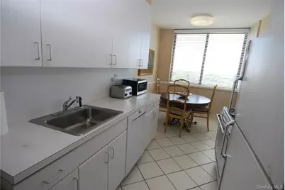 27010 Grand Central Parkway #5V, Floral Park, NY 11005 - Photo 13