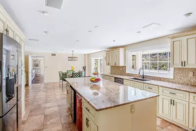 12 Sloanes Court, Sands Point, NY 11050 - Photo 17