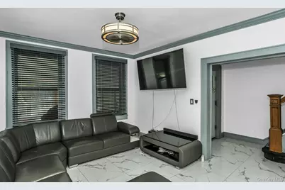 28 Lexington Avenue, Freeport, NY 11520 - Photo 3