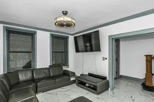 28 Lexington Ave, Freeport, NY 11520 - Photo 3