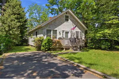 26 Garfield Avenue, East Islip, NY 11730 - Photo 3