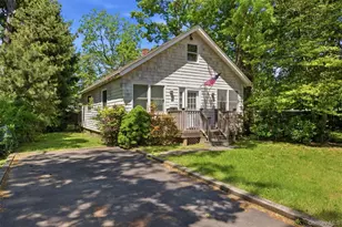 26 Garfield Ave, East Islip, NY 11730 - Photo 3