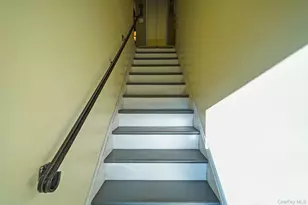 185 Newbrook, Bay Shore, NY 11706 - Photo 5