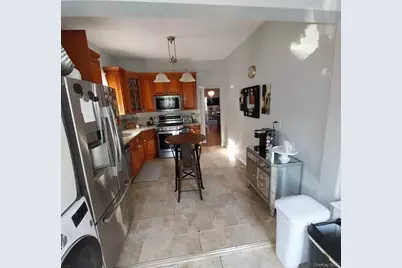 230 E New York Avenue, Valley Stream, NY 11580 - Photo 11