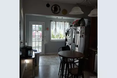 230 E New York Avenue, Valley Stream, NY 11580 - Photo 9