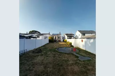 230 E New York Avenue, Valley Stream, NY 11580 - Photo 35