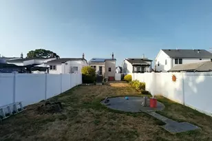 230 E New York Ave, Valley Stream, NY 11580 - Photo 35