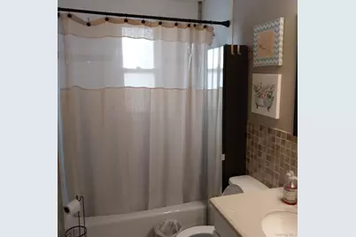 230 E New York Avenue, Valley Stream, NY 11580 - Photo 17