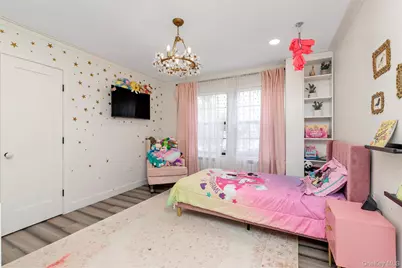 8 Family Lane, Levittown, NY 11756 - Photo 21