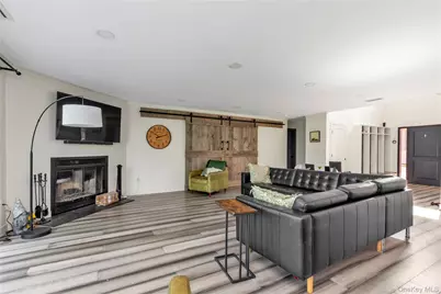 8 Family Lane, Levittown, NY 11756 - Photo 5