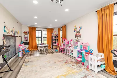 8 Family Lane, Levittown, NY 11756 - Photo 13