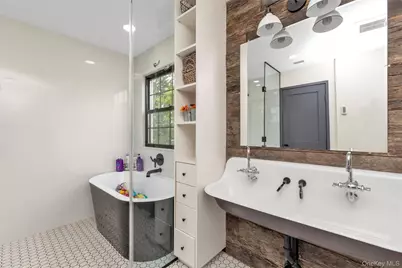 8 Family Lane, Levittown, NY 11756 - Photo 23