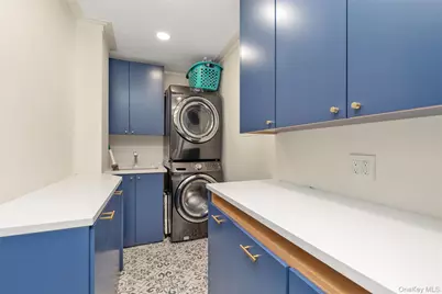 8 Family Lane, Levittown, NY 11756 - Photo 25