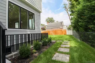 8 Sealy Dr, Lawrence, NY 11559 - Photo 5