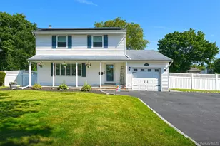 42 Montrose Dr, Commack, NY 11725 - Photo 3