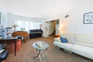 84 Middle Neck Rd, Flower Hill, NY 11576 - Photo 9