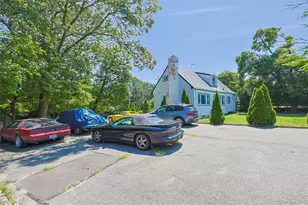 84 Middle Neck Rd, Flower Hill, NY 11576 - Photo 5