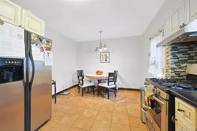 84 Middle Neck Road, Flower Hill, NY 11576 - Photo 13