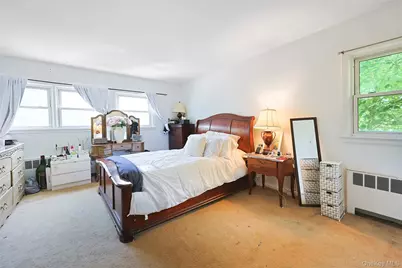 84 Middle Neck Road, Flower Hill, NY 11576 - Photo 19