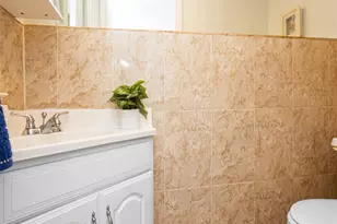 84 Middle Neck Rd, Flower Hill, NY 11576 - Photo 15