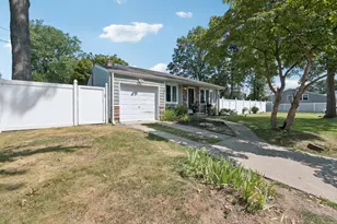 247 Woods Rd, North Babylon, NY 11703 - Photo 3