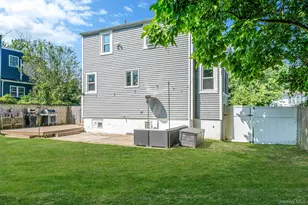 301 Center Bay Dr, West Islip, NY 11795 - Photo 21