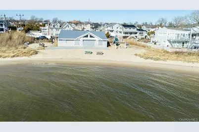 301 Center Bay Drive, West Islip, NY 11795 - Photo 25