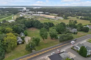 653 Main Rd, Aquebogue, NY 11931 - Photo 15