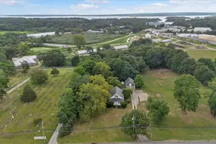 653 Main Rd, Aquebogue, NY 11931 - Photo 17