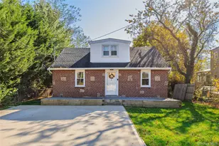 8 Edgewater Dr, Mastic Beach, NY 11951 - Photo 3