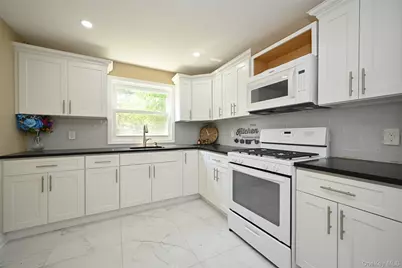 1061 Fordham Lane, Woodmere, NY 11598 - Photo 23