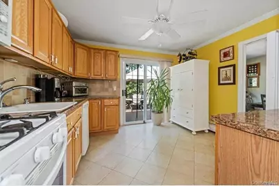 16 Maryanne Ave, Port Jefferson Station, NY 11776 - Photo 5