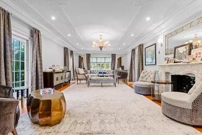 32 Wildwood Drive, Great Neck, NY 11024 - Photo 7