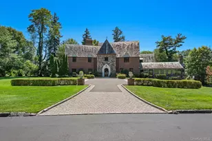 32 Wildwood Dr, Great Neck, NY 11024 - Photo 3