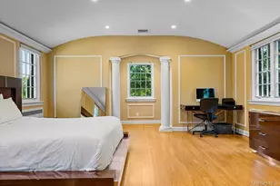 32 Wildwood Dr, Great Neck, NY 11024 - Photo 29