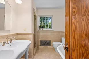 32 Wildwood Dr, Great Neck, NY 11024 - Photo 35