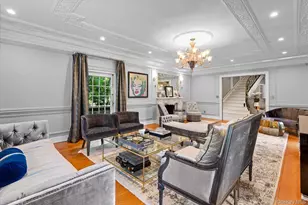 32 Wildwood Dr, Great Neck, NY 11024 - Photo 9