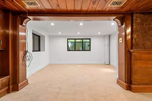 32 Wildwood Dr, Great Neck, NY 11024 - Photo 37