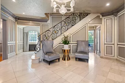 32 Wildwood Drive, Great Neck, NY 11024 - Photo 5