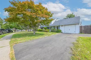 19 Griddle Ln, Levittown, NY 11756 - Photo 17