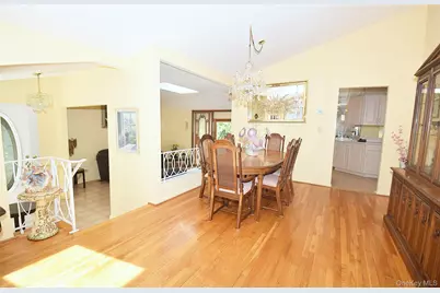 42 Lauren Avenue, Dix Hills, NY 11746 - Photo 11