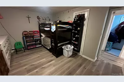 665 Commander Avenue, West Babylon, NY 11704 - Photo 19