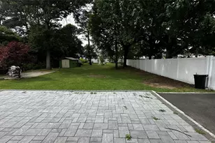 665 Commander Ave, West Babylon, NY 11704 - Photo 13