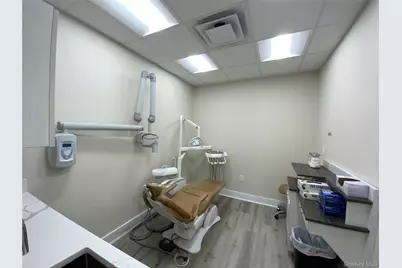 26234 Grand Central Parkway, Floral Park, NY 11005 - Photo 5