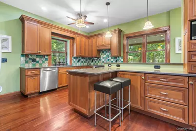 230 Van Cortlandt Park Avenue, Yonkers, NY 10705 - Photo 9