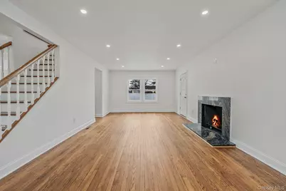 255 Moore Avenue, Freeport, NY 11520 - Photo 15