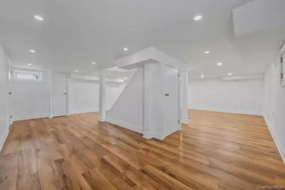 255 Moore Avenue, Freeport, NY 11520 - Photo 35