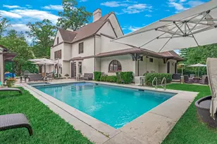 14 Magnolia Dr, Great Neck, NY 11021 - Photo 3